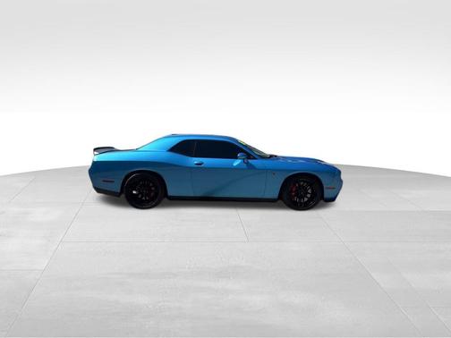B5 Blue Pearlcoat 2016 Dodge Challenger SRT Hellcat