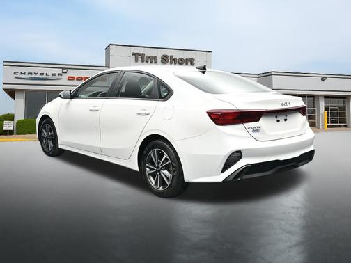 Snow White Pearl 2023 Kia Forte LXS