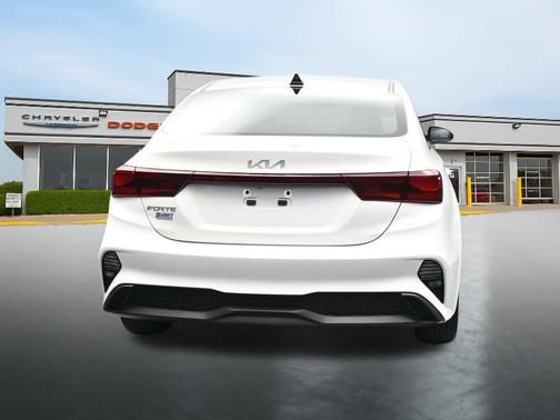 Snow White Pearl 2023 Kia Forte LXS