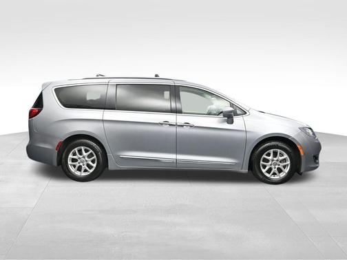 Billet Silver Metallic Clearcoat 2020 Chrysler Pacifica Touring L