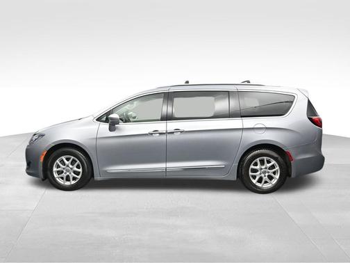 Billet Silver Metallic Clearcoat 2020 Chrysler Pacifica Touring L