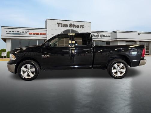 Diamond Black Crystal Pearlcoat 2024 RAM 1500 Classic SLT