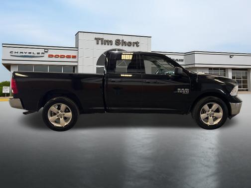 Diamond Black Crystal Pearlcoat 2024 RAM 1500 Classic SLT