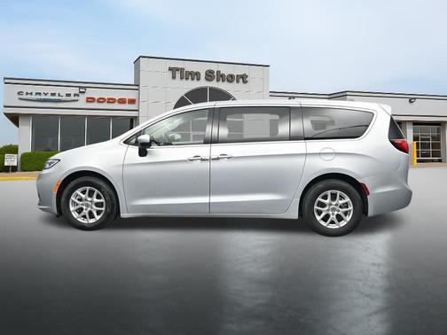 Silver Mist Clearcoat 2023 Chrysler Pacifica Touring L
