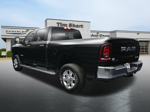 Diamond Black 2026 RAM 2500 Big Horn Crew Cab 4x4 6'4' Box