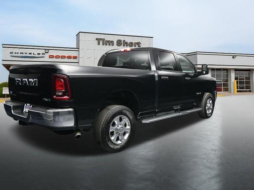 Diamond Black 2026 RAM 2500 Big Horn Crew Cab 4x4 6'4' Box
