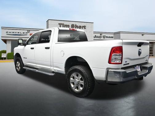 Bright White Clearcoat 2023 RAM 2500 Big Horn Crew Cab 4x4 6'4' Box