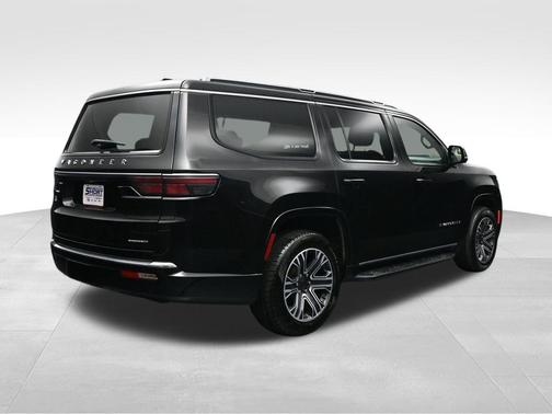 Diamond Black Crystal Pearlcoat 2024 Jeep Wagoneer Series II 4x4