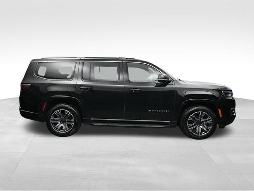 Diamond Black Crystal Pearlcoat 2024 Jeep Wagoneer Series II 4x4