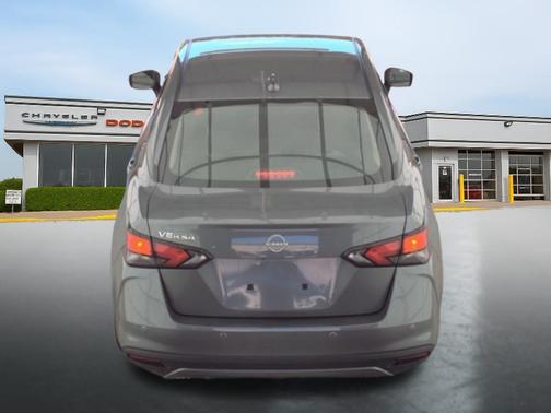 Gun Metallic 2025 Nissan Versa 1.6 SV