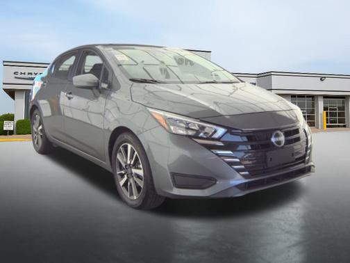 Gun Metallic 2025 Nissan Versa 1.6 SV