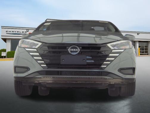 Gun Metallic 2025 Nissan Versa 1.6 SV