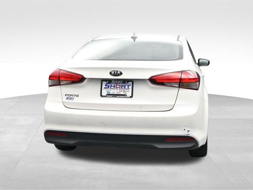 Snow White Pearl 2017 Kia Forte LX