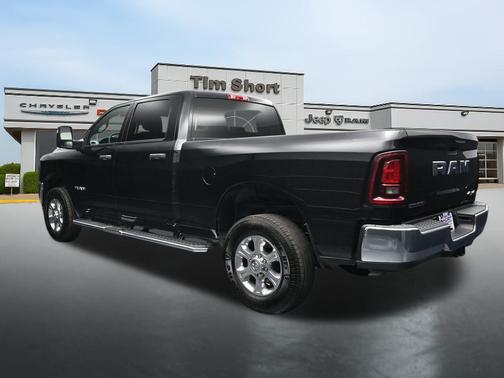 Diamond Black 2026 RAM 2500 Big Horn Crew Cab 4x4 6'4' Box