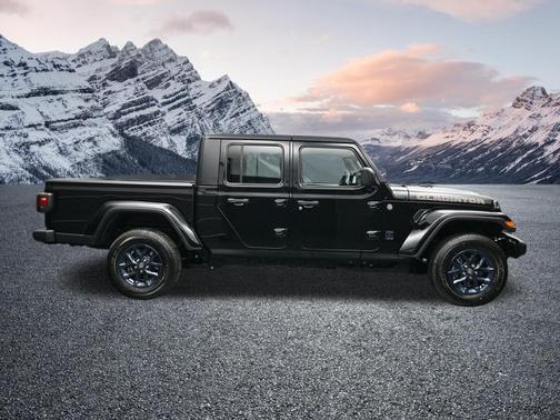 Black Clearcoat 2026 Jeep Gladiator 85th Anniversary Edition