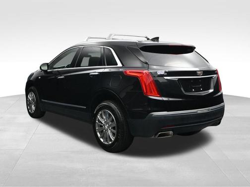 Stellar Black Metallic 2017 Cadillac XT5 Luxury