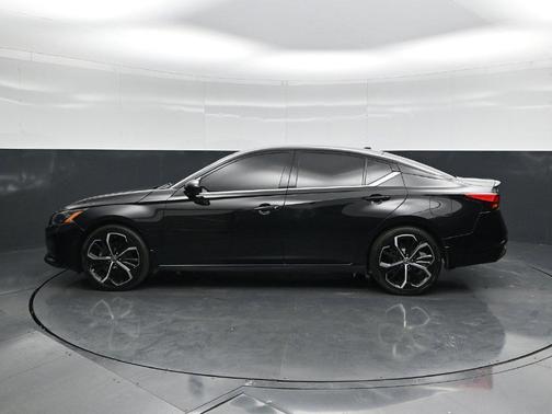 Super Black 2023 Nissan Altima SR FWD
