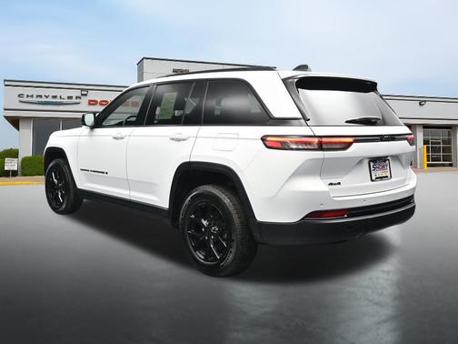 Bright White Clearcoat 2025 Jeep Grand Cherokee Altitude