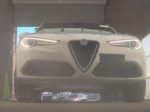 Moonlight Gray Metallic 2023 Alfa Romeo Stelvio Ti