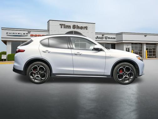 Moonlight Gray Metallic 2023 Alfa Romeo Stelvio Ti