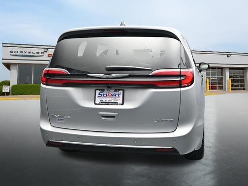 Silver Mist Clearcoat 2026 Chrysler Pacifica Limited