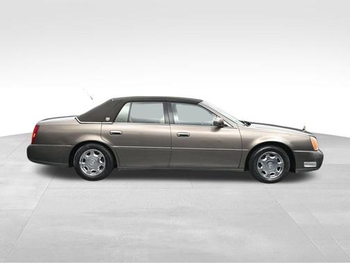 Bronzemist 2002 Cadillac DeVille Base