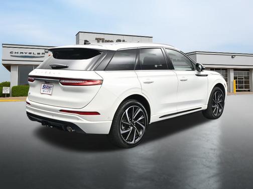 Pristine White Metallic Tri-Coat 2024 Lincoln Corsair Grand Touring