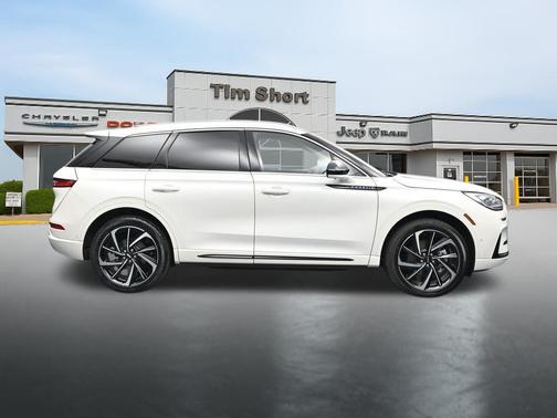 Pristine White Metallic Tri-Coat 2024 Lincoln Corsair Grand Touring