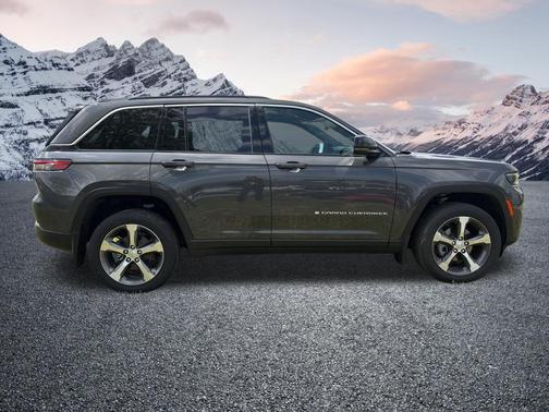 Baltic Gray Metallic Clearcoat 2026 Jeep Grand Cherokee Limited