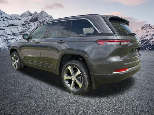 Baltic Gray Metallic Clearcoat 2026 Jeep Grand Cherokee Limited