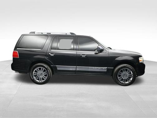 Tuxedo Black Metallic 2010 Lincoln Navigator Base
