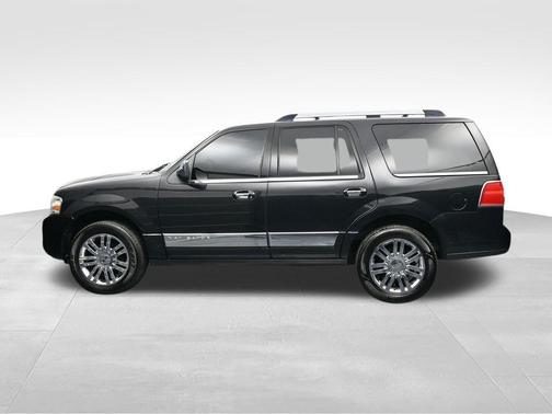 Tuxedo Black Metallic 2010 Lincoln Navigator Base