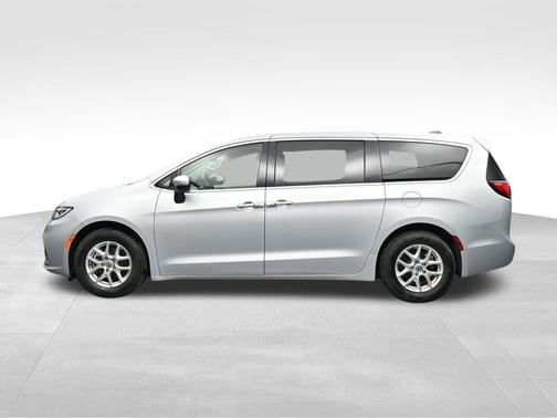Silver Mist Clearcoat 2023 Chrysler Pacifica Touring L