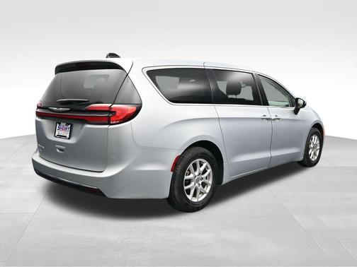 Silver Mist Clearcoat 2023 Chrysler Pacifica Touring L