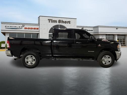 Diamond Black Crystal Pearlcoat 2022 RAM 2500 Tradesman Crew Cab 4x4 6'4' Box