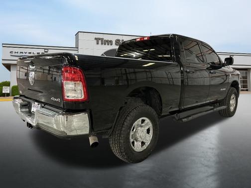 Diamond Black Crystal Pearlcoat 2022 RAM 2500 Tradesman Crew Cab 4x4 6'4' Box