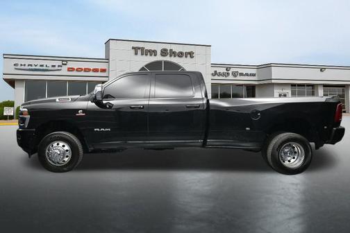 Diamond Black Crystal Pearlcoat 2026 RAM 3500 Laramie Crew Cab 4x4 8' Box