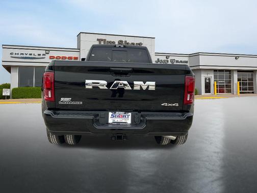 Diamond Black Crystal Pearlcoat 2026 RAM 3500 Laramie Crew Cab 4x4 8' Box