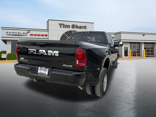 Diamond Black Crystal Pearlcoat 2026 RAM 3500 Laramie Crew Cab 4x4 8' Box