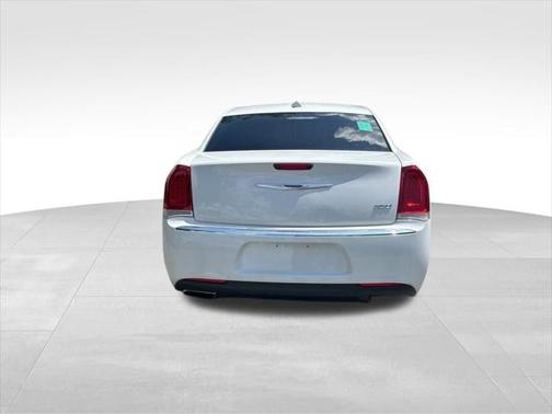 2020 Chrysler 300 Touring