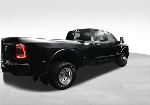 Diamond Black Crystal Pearlcoat 2024 RAM 3500 Limited Crew Cab 4x4 8' Box
