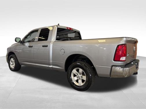 Billet Silver Metallic Clearcoat 2022 RAM 1500 Classic SLT
