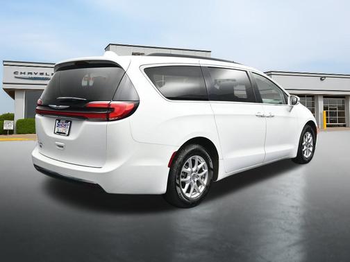 Bright White Clearcoat 2022 Chrysler Pacifica Touring L