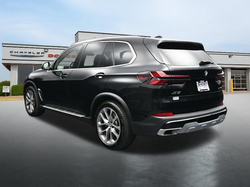 Black Sapphire Metallic 2026 BMW X5 sDrive40i