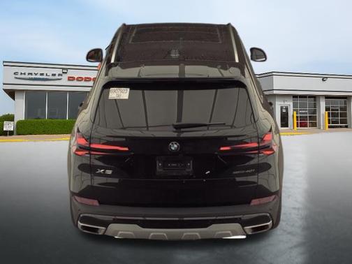 Black Sapphire Metallic 2026 BMW X5 sDrive40i