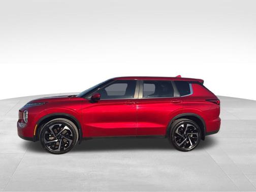 Maroon 2022 Mitsubishi Outlander SE Launch Edition