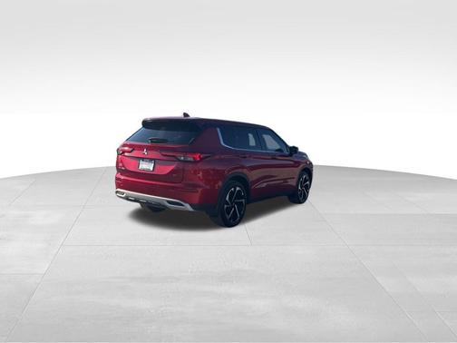 Maroon 2022 Mitsubishi Outlander SE Launch Edition