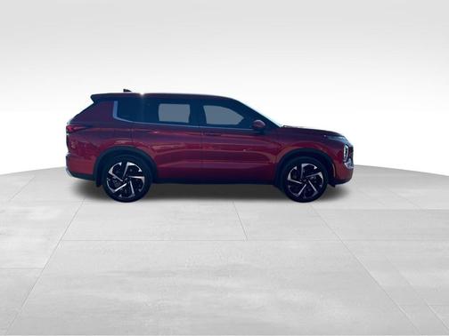Maroon 2022 Mitsubishi Outlander SE Launch Edition