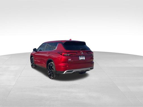 Maroon 2022 Mitsubishi Outlander SE Launch Edition