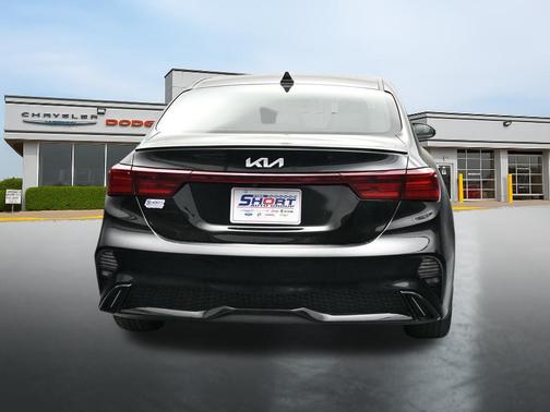 Aurora Black 2024 Kia Forte GT-Line